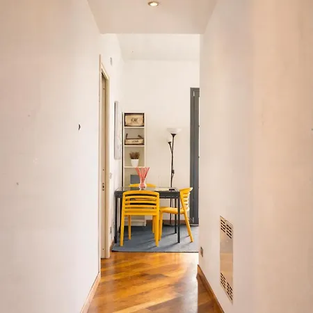 1 -porta Romana Apartment *